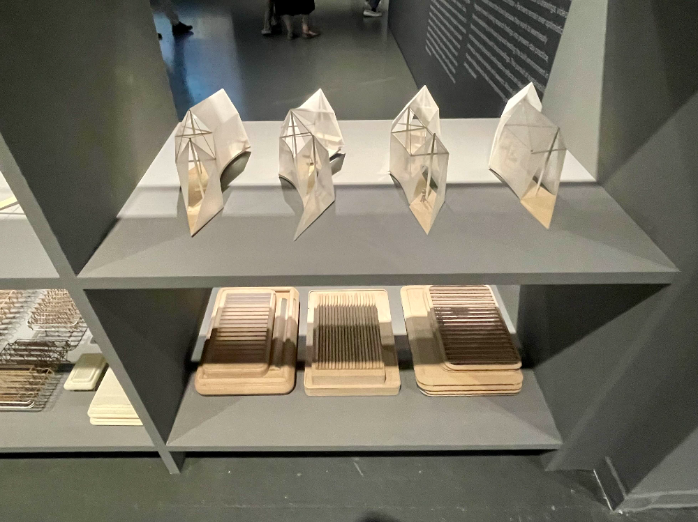 바티칸 예배당, 교황청 파빌리온 대안