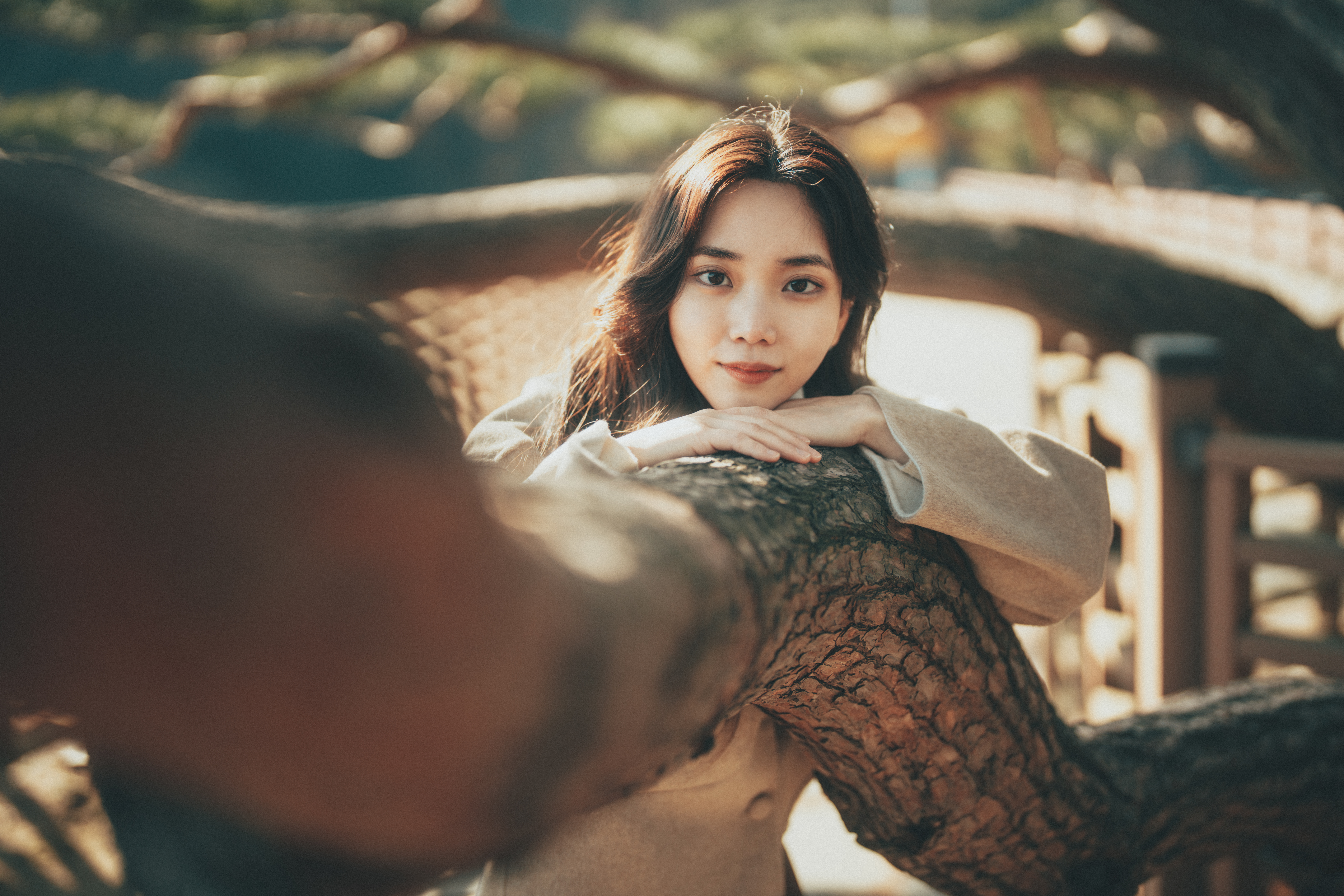 FL 룩으로 촬영한 야외 인물 사진