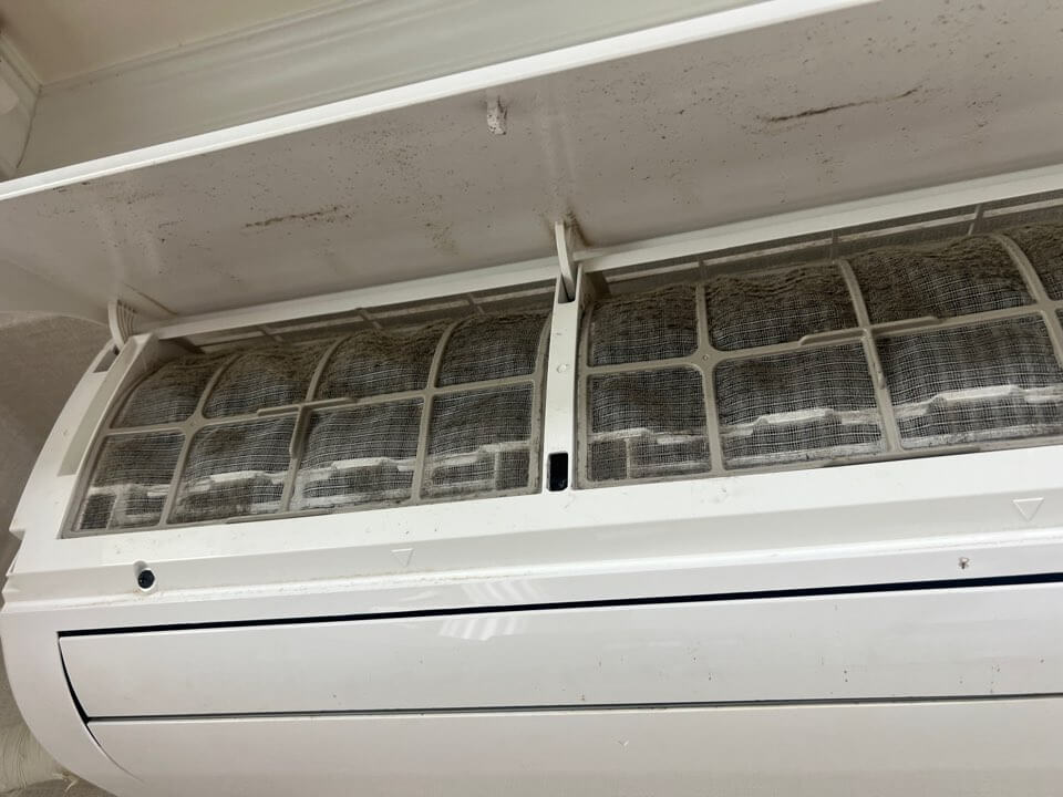 먼지쌓인에어컨