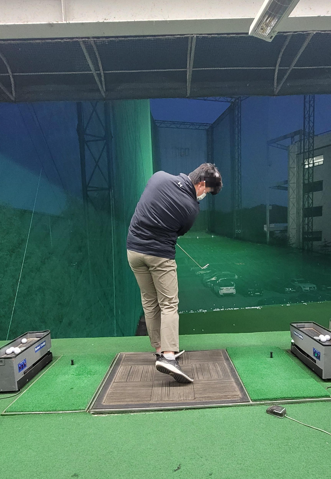 올바른 위치에서 찍은 측면 골프 스윙 사진