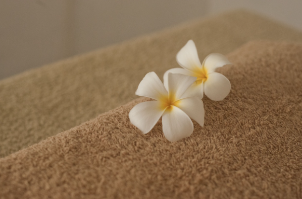 건강을 되찾은 소비 - 필라테스와 마사지