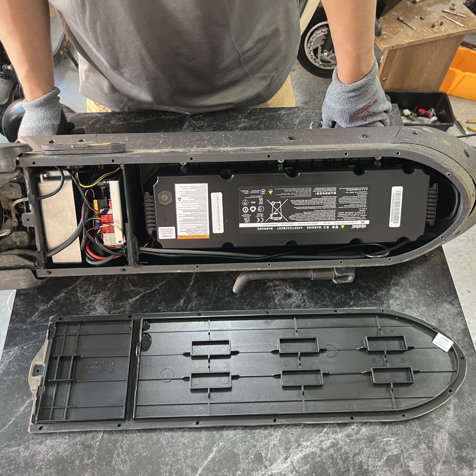 전동킥보드 수리: 나인봇 맥스 G2 AS-타이어 펑크 교체, 세그웨이 SEGWAY NINEBOT MAX, 수원 화성 동탄 광교 용인 안양 안산 오산 분당 군포