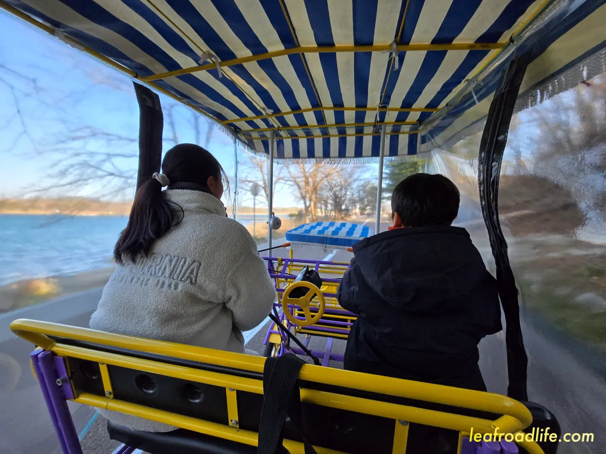 속초-영랑호-가족자전거-타는-뒷모습