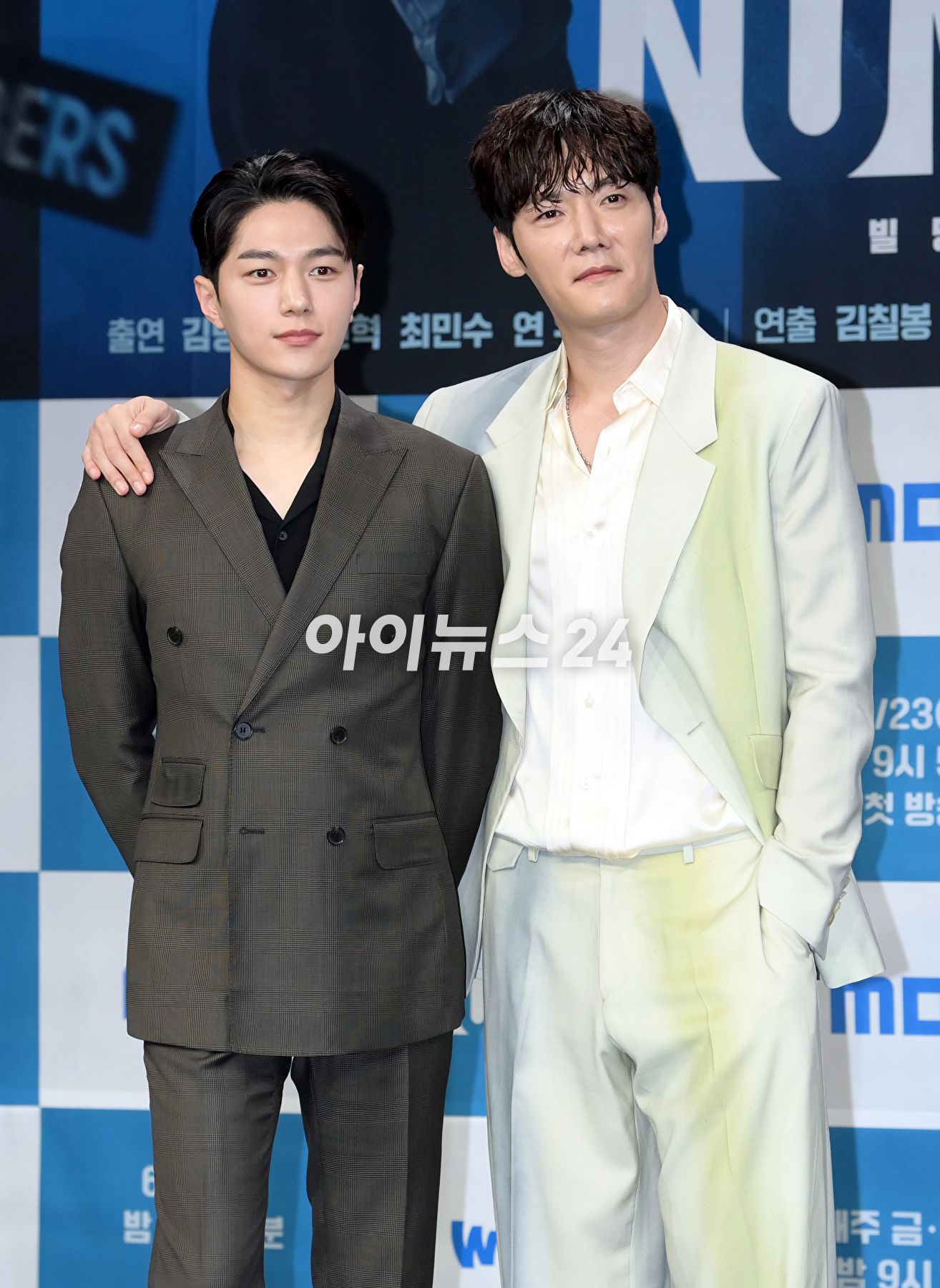 배우 김명수와 최진혁이 23일 오전 서울 마포구 상암동 MBC 골든마우스홀에서 열린 MBC 새 금토드라마 '넘버스 : 빌딩숲의 감시자들' 제작발표회에 참석하고 있다. [사진=정소희 기자]