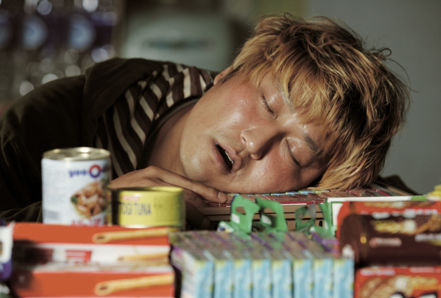 한강 매점에서 졸고있는 강두