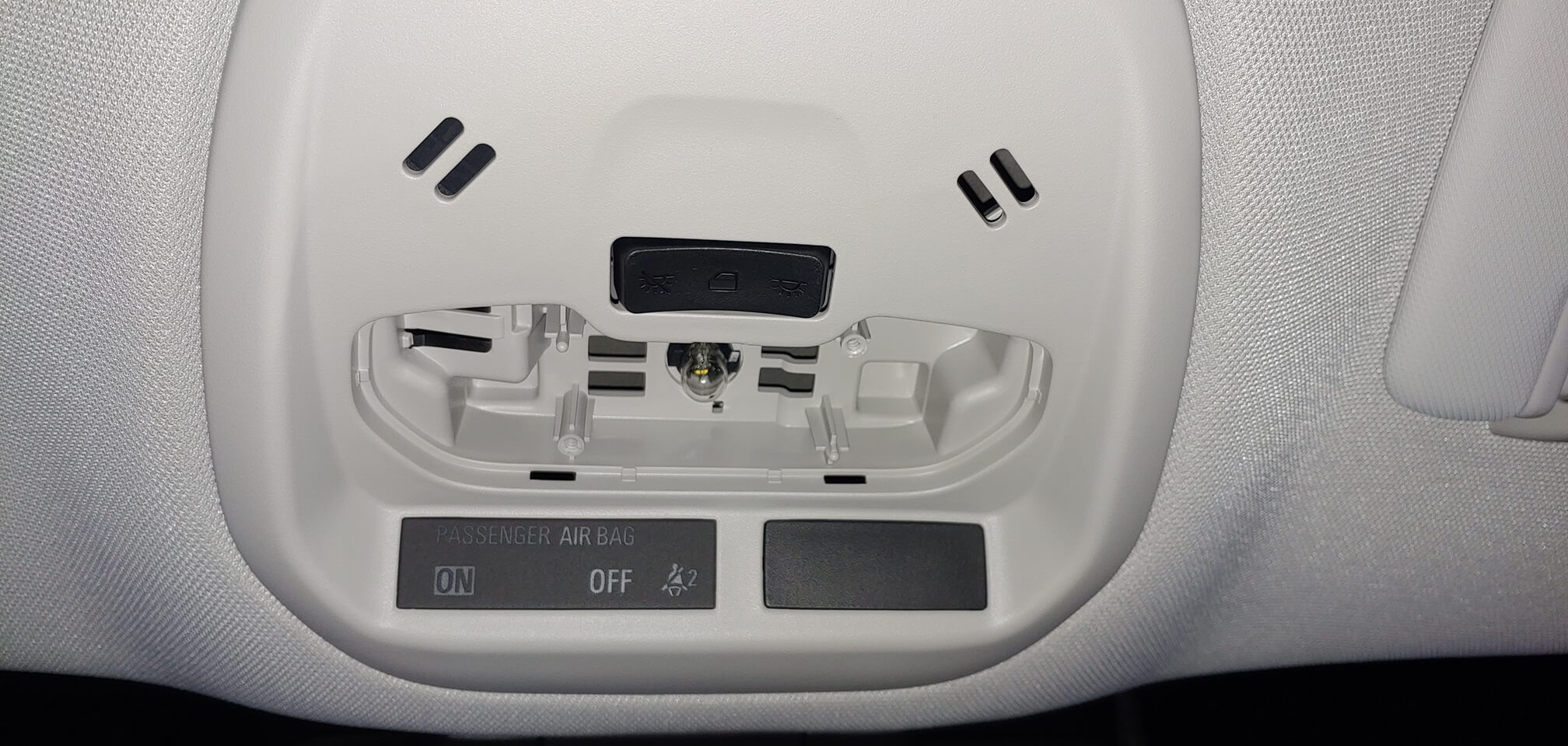 실제 차주가 알려주는 쉐보레 트랙스 크로스오버 - LED 실내등(전등) 교체하기