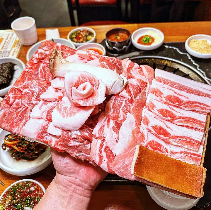 줄서는식당 48회 홍수현 제주 흑돼지 냉삼 꽃치마살 관자 구이 순두부찌개 비빔칼제비 강남 압구정 고기집 맛집
