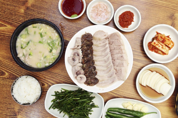 부산 돼지국밥 수육백반 예시