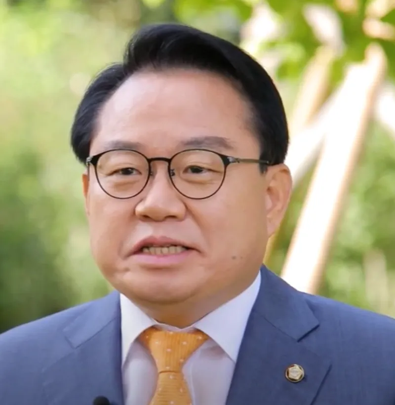 국회의원 인터뷰 장면29.webp