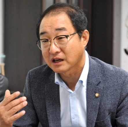 이재명, 이성만, 윤관석 더불어민주당 의원, 최근 불체포특권으로 체포되지 않은 의원들이다.