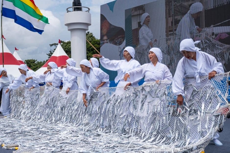 남해 미조항에서 만나는 봄, 2025 보물섬 해산물축제❘기간, 프로그램 및 공연 일정