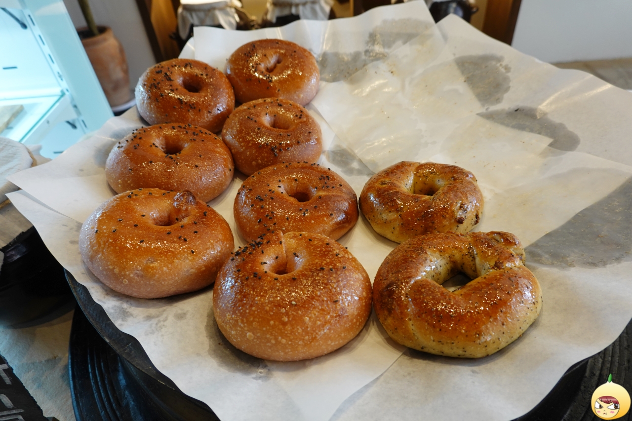 자색고구마 &amp; 무화과홍차 베이글