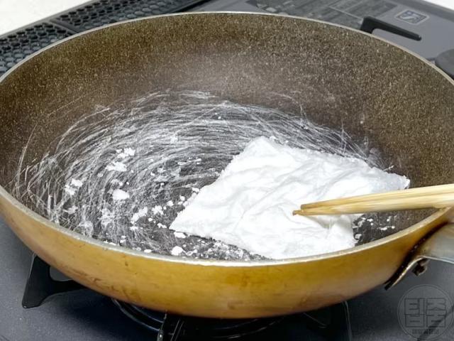 프라이팬 달라붙은 눌어붙음 코팅 키친페이퍼