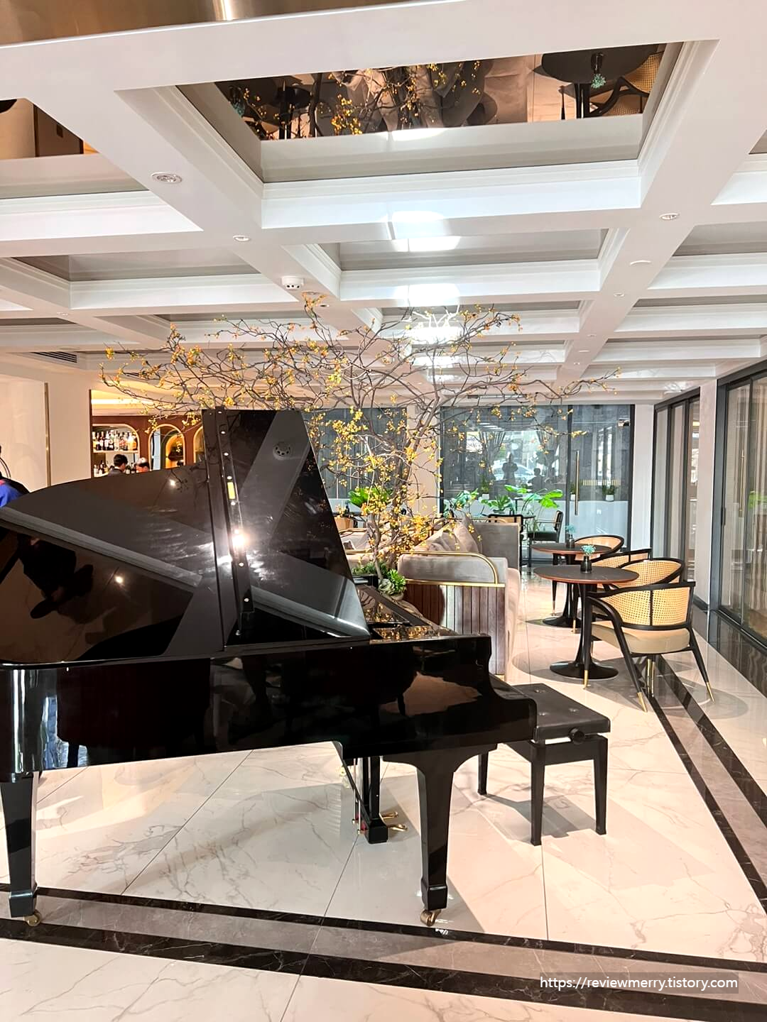 로비 피아노