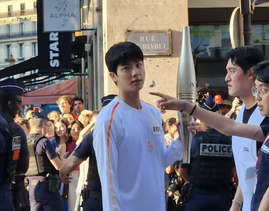 BTS 진&amp;#44; 파리올림픽 성화봉송