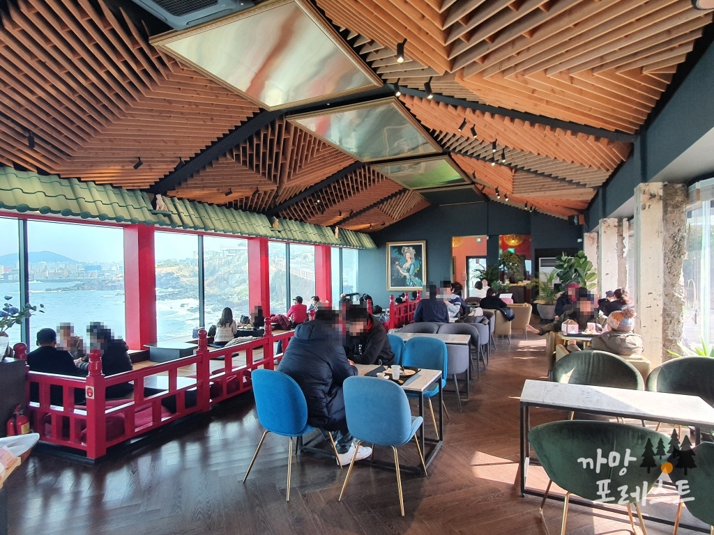 앙뚜아네트 내부