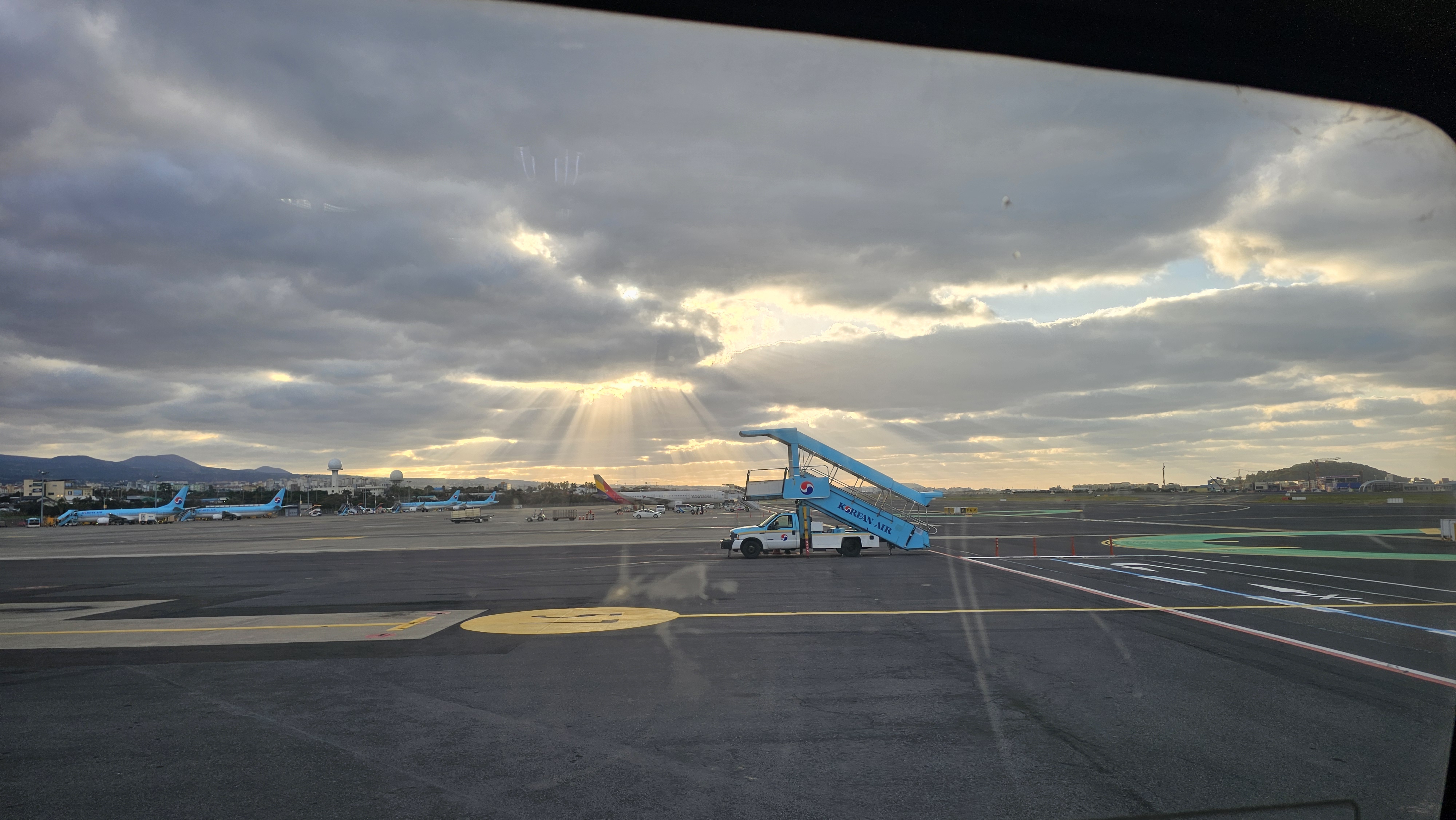 공항에 내리던 순간&amp;#44; 설렘은 시작됐다｜제주도에서 BMW 5시리즈로 달린 나의 렌터카 이야기