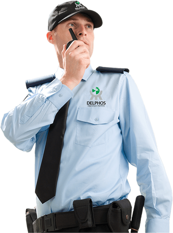 구조대에 신고하는 보안요원