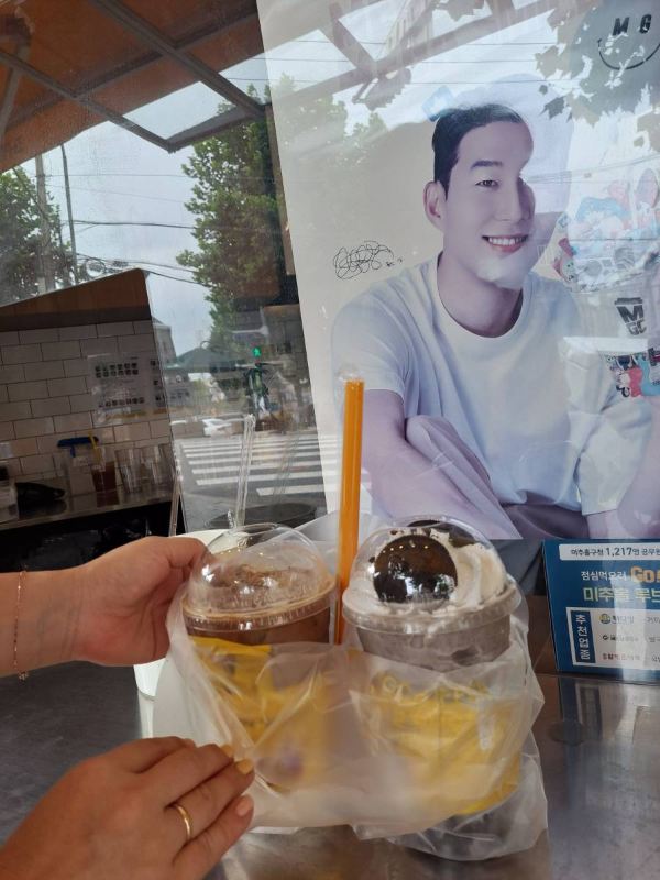메가커피 음료 수령