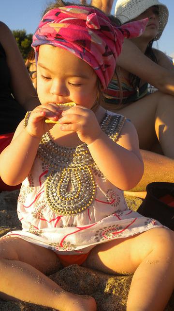 맛있게 먹는 아이 모습