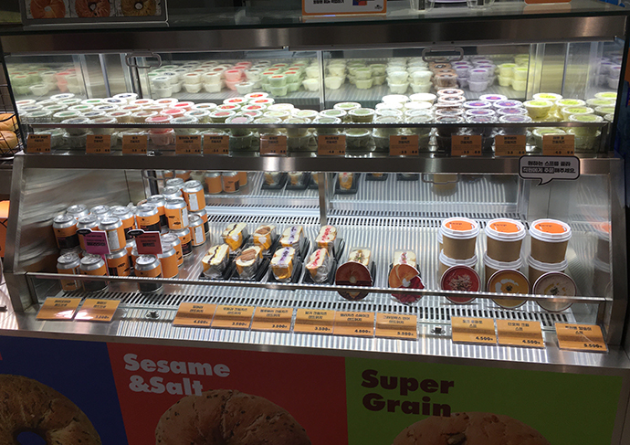 포장된-크림치즈와-다른-음식들