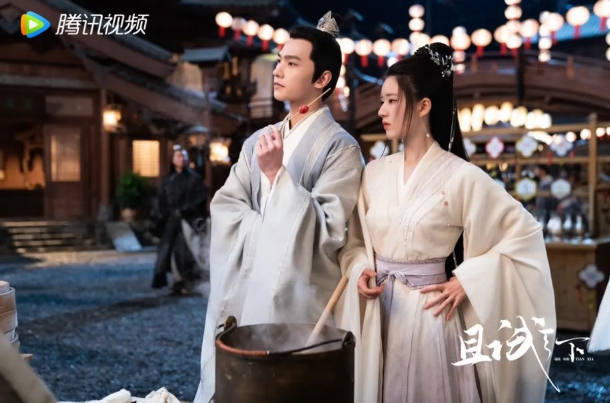 시장에서-한곳을-바라보고있는-흑풍식-백풍석