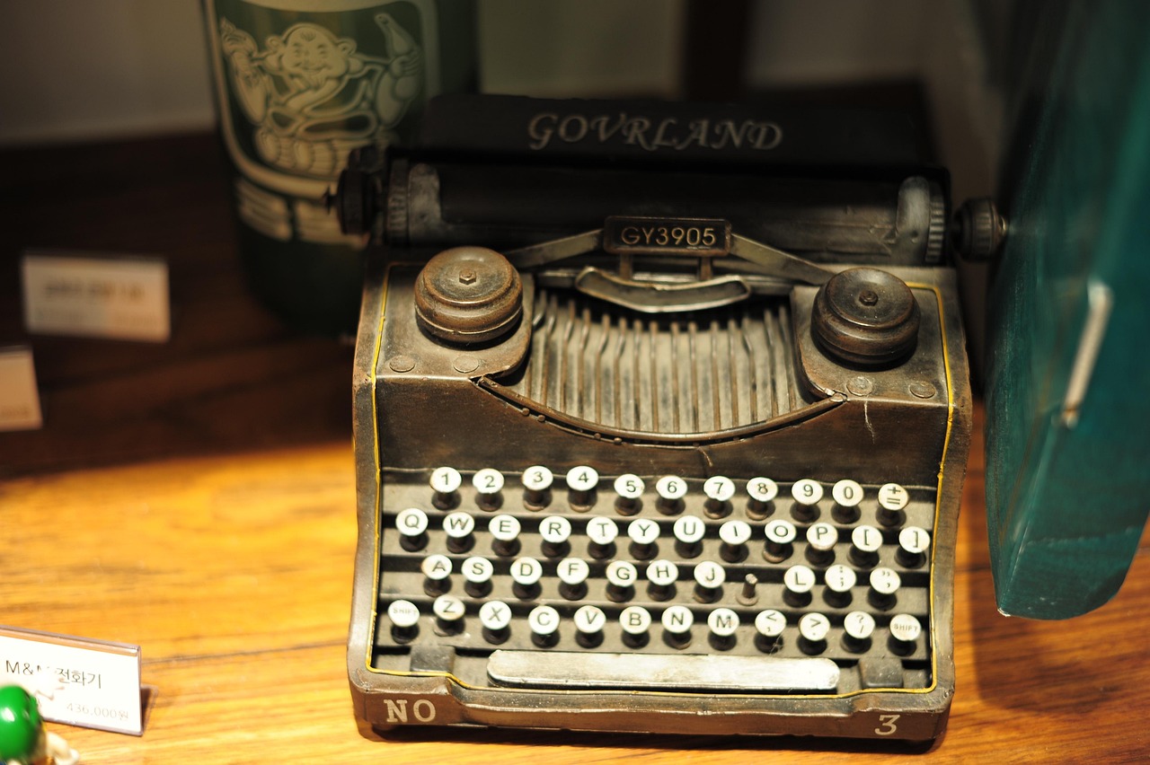 근대 사회의 소품중 하나. 타자기 사진