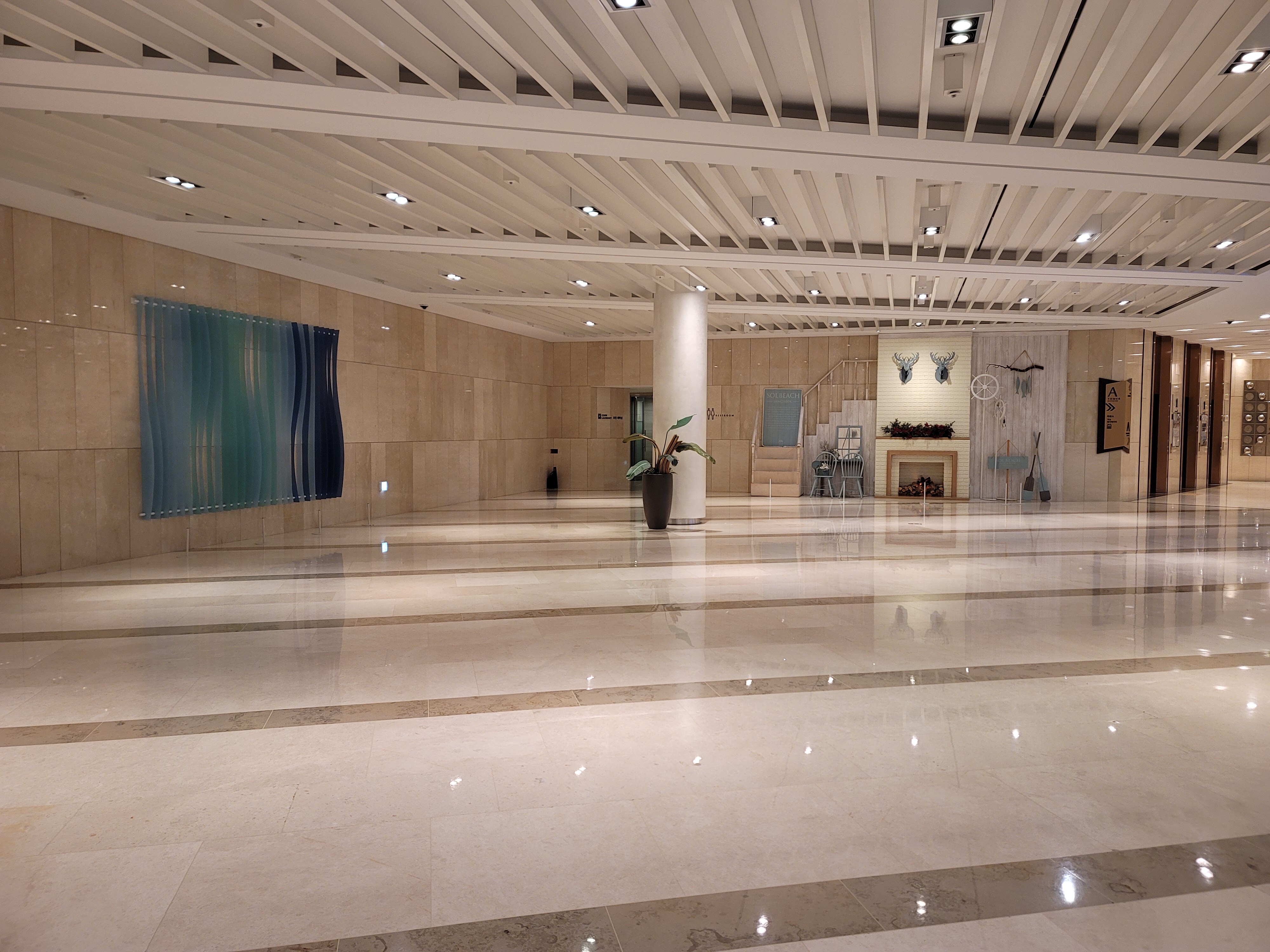 쏠비치 삼척 로비 엄청 깔끔해요