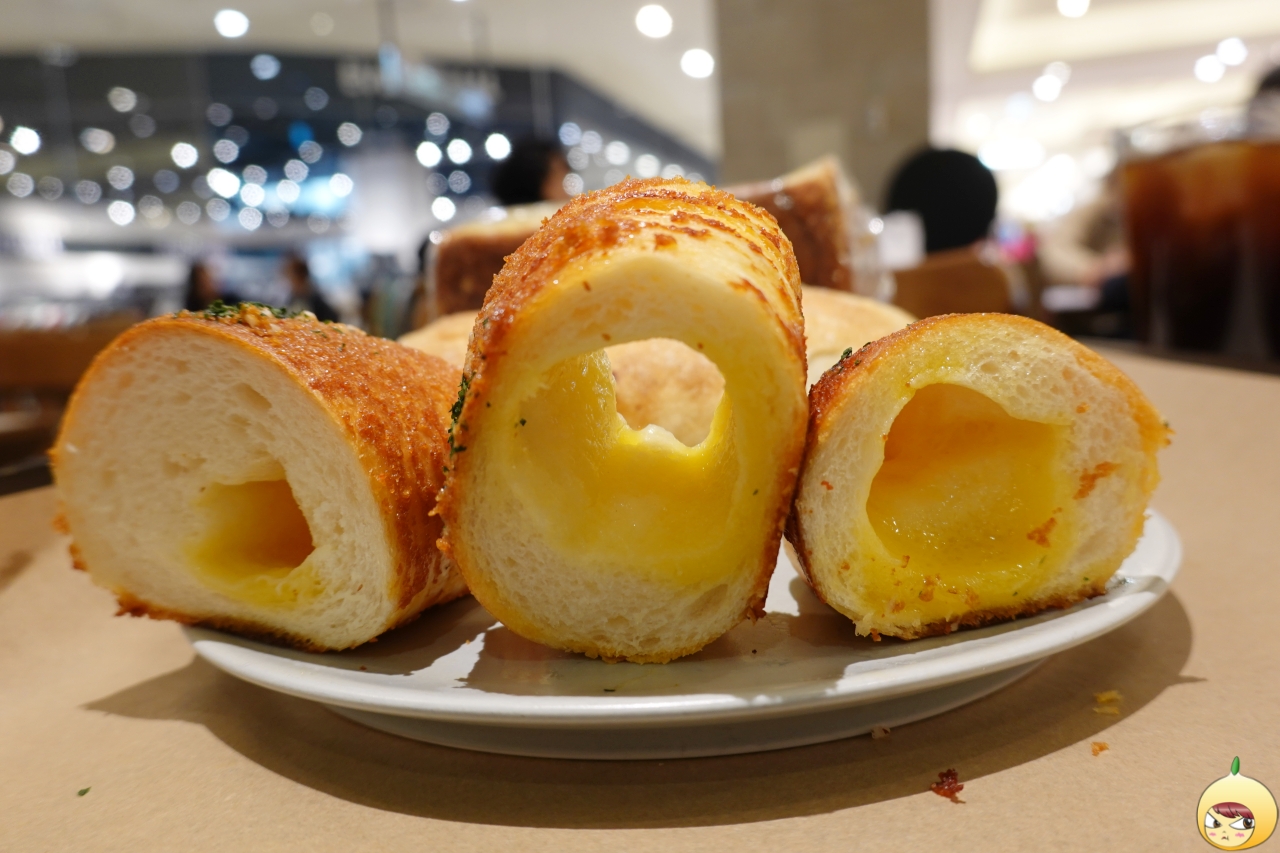 명란소금빵 단면