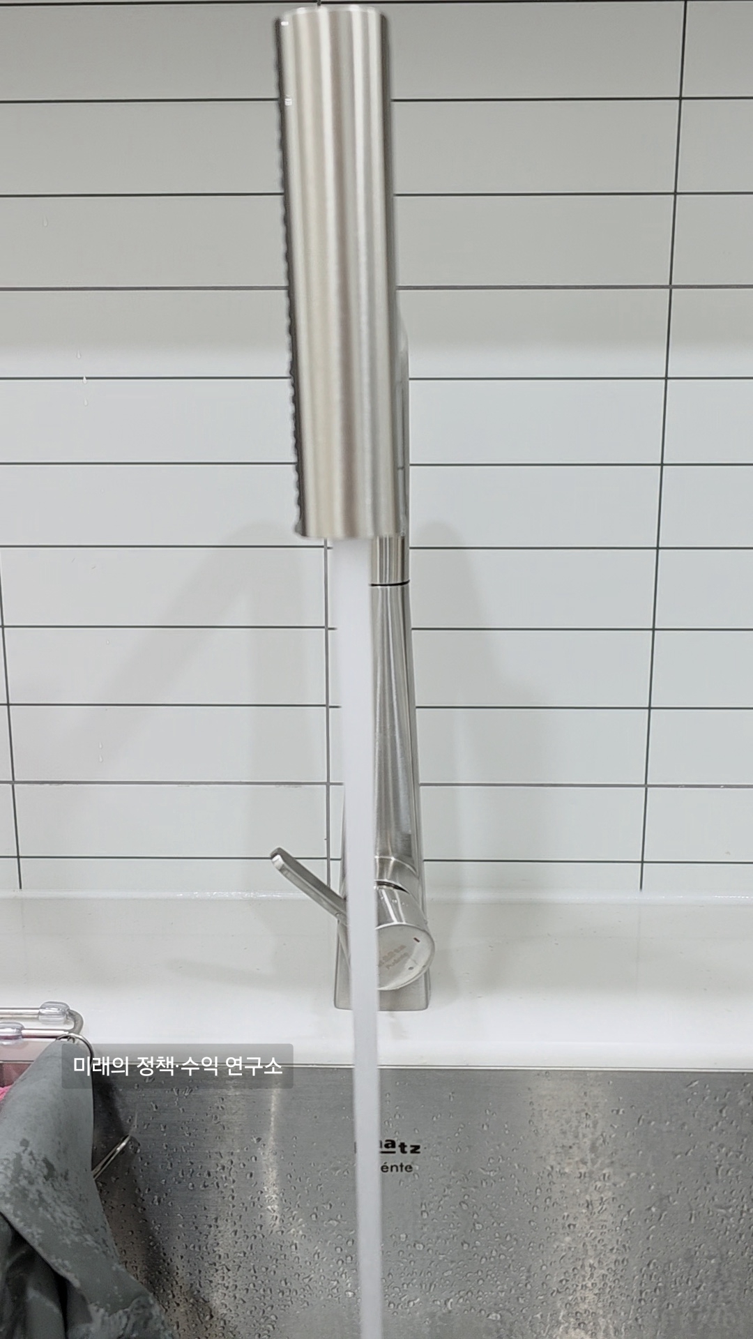 화이트 주방 인테리어와 찰떡인 하츠 사각 수전 모습 하츠 폭포수 수전(FC-TS100) 내돈내산! 