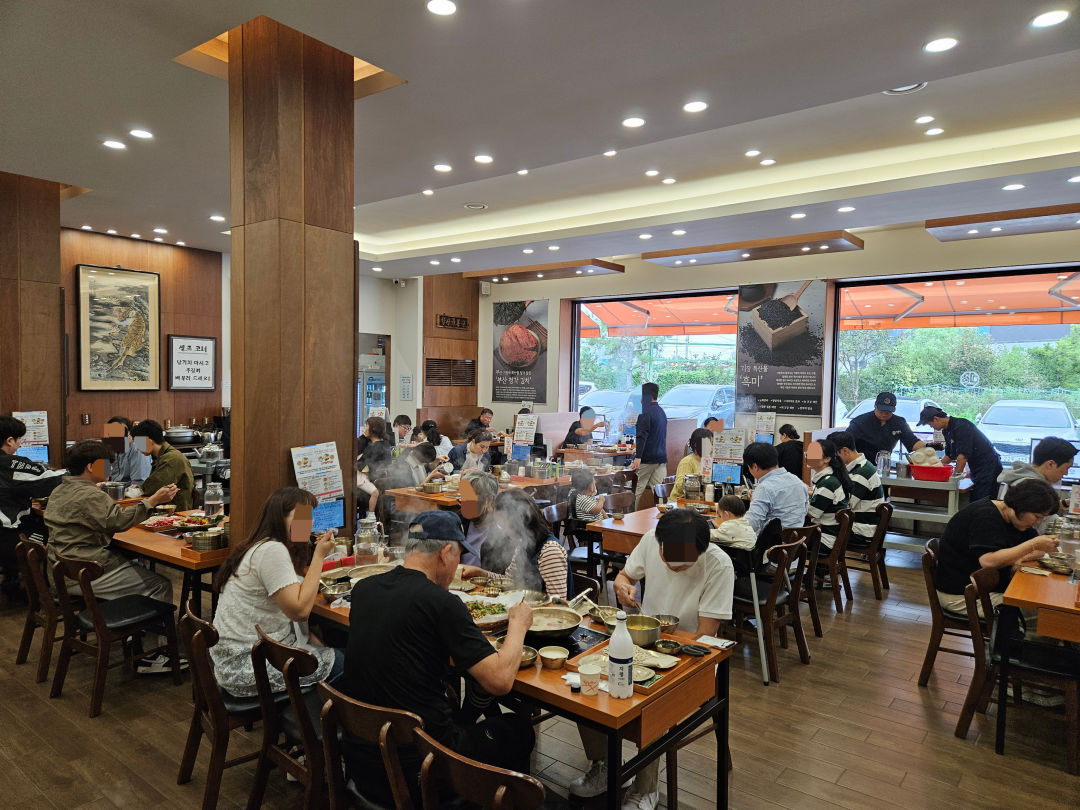 기장옥 샤브 칼국수 내부