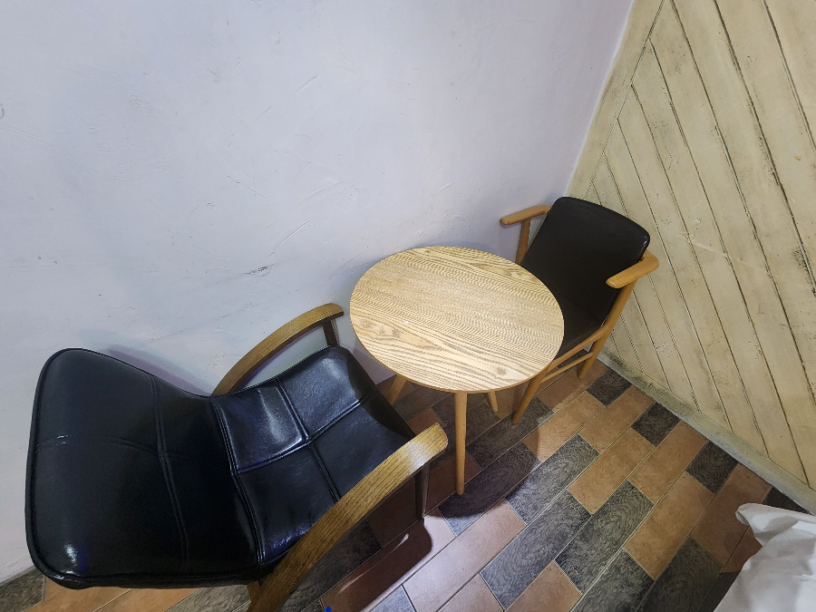 대전-모텔-추천-자자-테이블