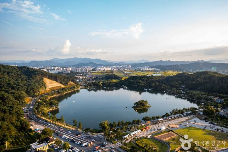 제천 의림지 가을 풍경 2025 – 고즈넉한 호수와 단풍이 어우러진 힐링 명소