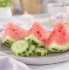 소변 자주 마려움 증상 - 수분이 많은 채소 이미지