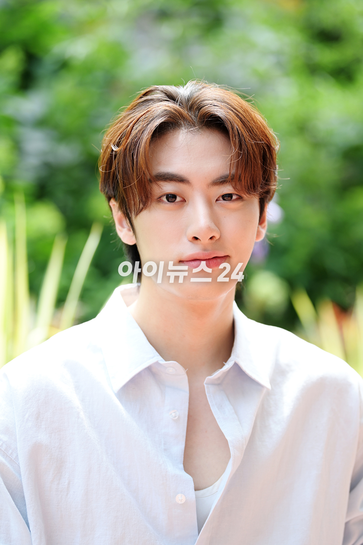 최근 종영한 KBS 2TV 월화드라마 &#39;어쩌다 마주친&#44; 그대&#39;에서 꿈 많은 음악소년 &#39;백희섭&#39; 역을 맡아 열연한 배우 이원정이 28일 서울 마포구 상수동 인근에서 진행된 조이뉴스24와의 인터뷰에 앞서 포즈를 취하고 있다. [사진=정소희 기자]