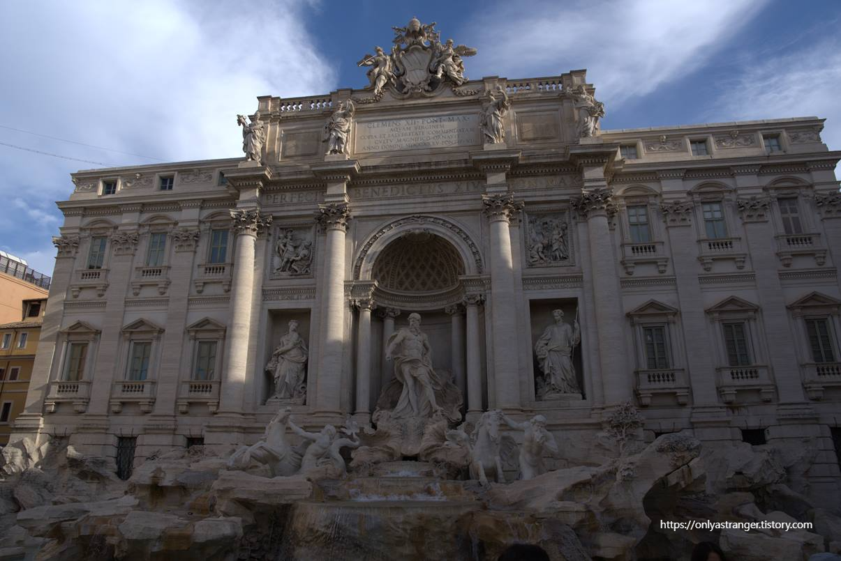 트레비 분수 사진