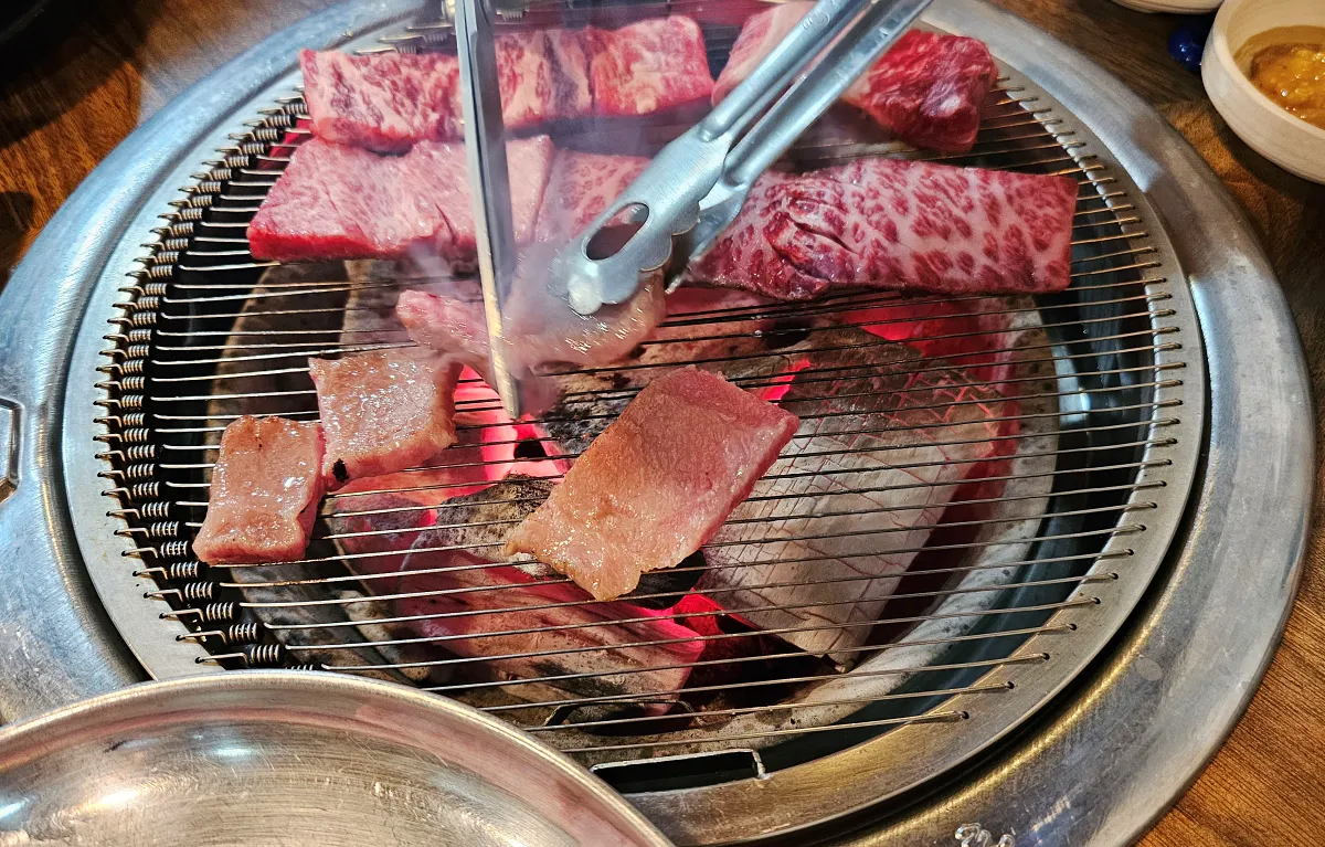 경상남도-거제도-고기집-상동목장-메뉴-한우-한우포생갈비-꽃살-살치살