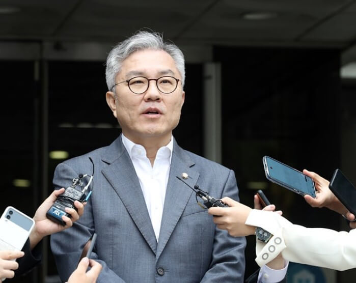 최강욱 국회의원 프로필