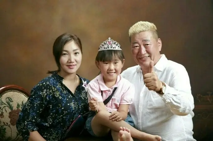 유퉁과 아내, 딸 미미