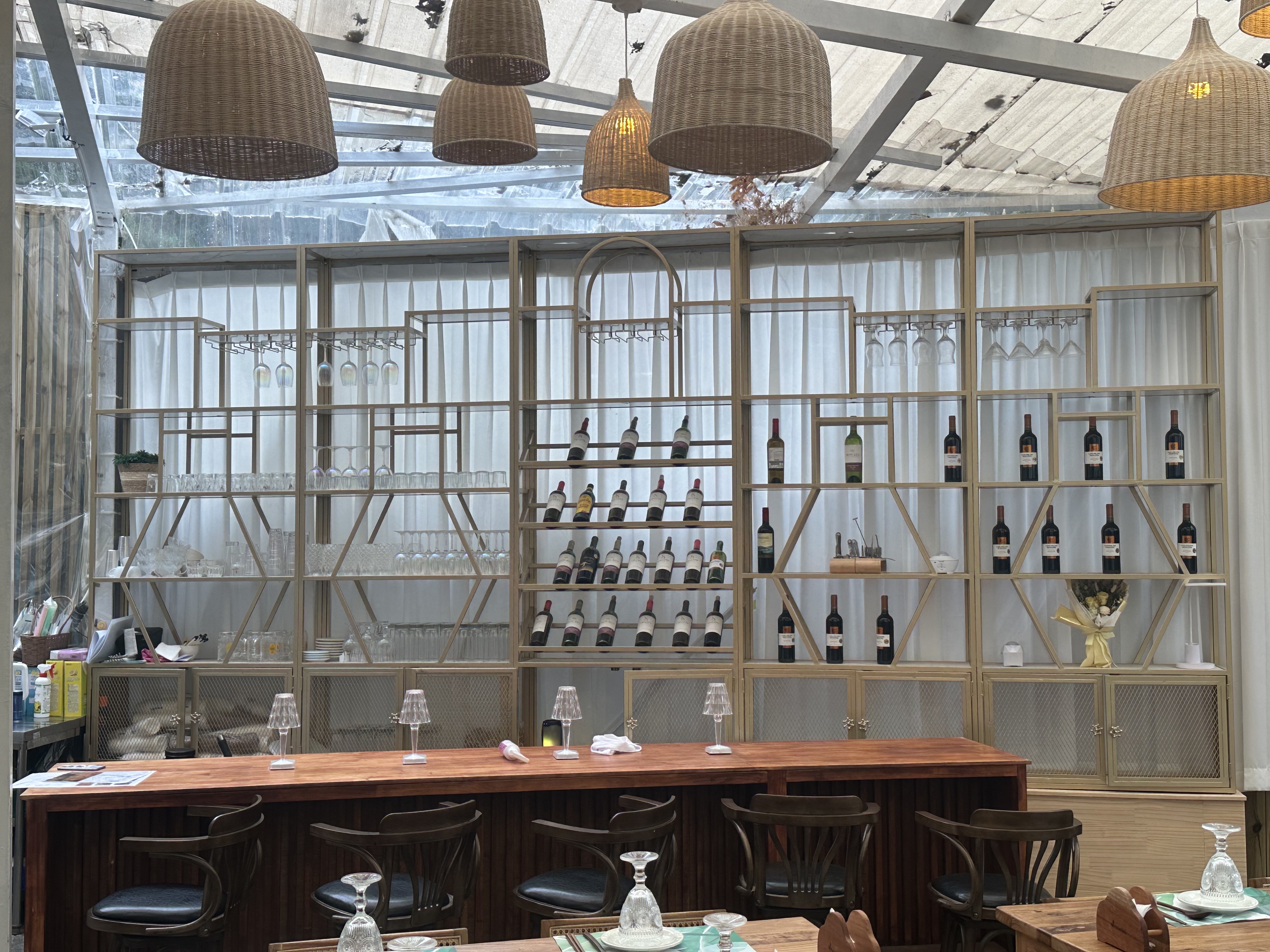 신부동-와인-하이볼-텐아시아