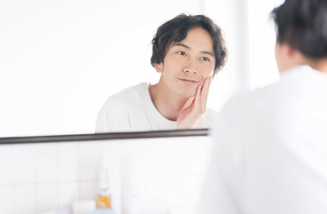 면도가 만족스러운 남성