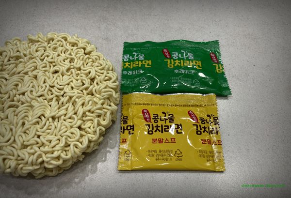 삼양 콩나물 김치 라면 2022년 12월 ~ 2023년 3월 가루 스프, 건더기 스프