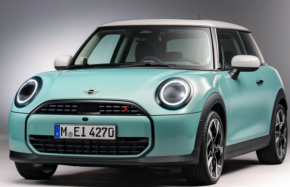 미니의 4세대 '쿠퍼 S': 고성능과 독특한 매력을 갖춘 새로운 해치 모델