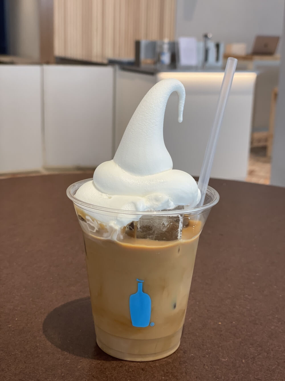 더현대서울-블루보틀-여의도점-아이스크림-음료인-놀라-플로트