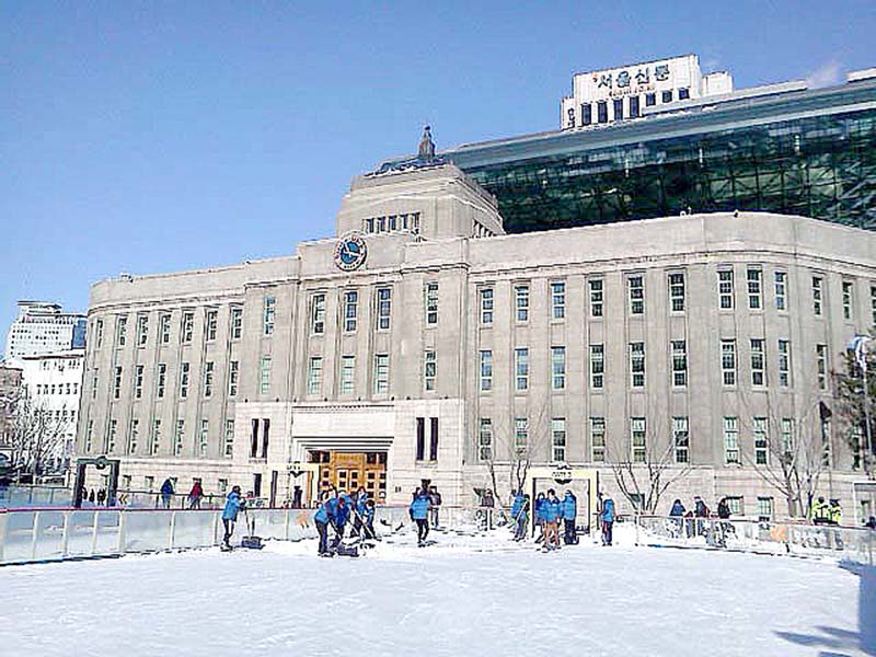 서울광장 스케이트장(Seoul Plaza Skating Rink)