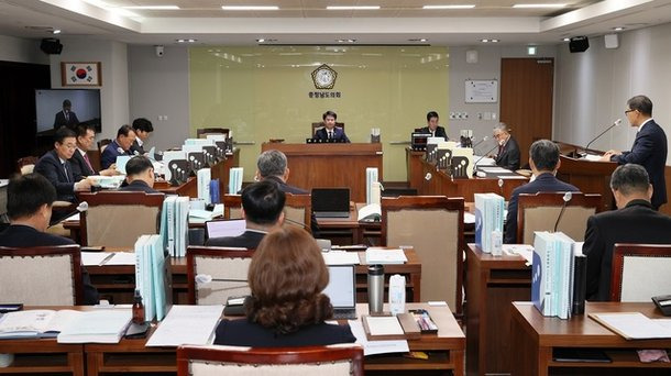 충남도의회 교육위원회는 14일 충남교육청 13개 직속기관과 14개 교육지원청을 대상으로 ‘2025년도 충청남도교육비특별회계’ 제1회 추가경정예산안을 심의했다고 밝혔다.