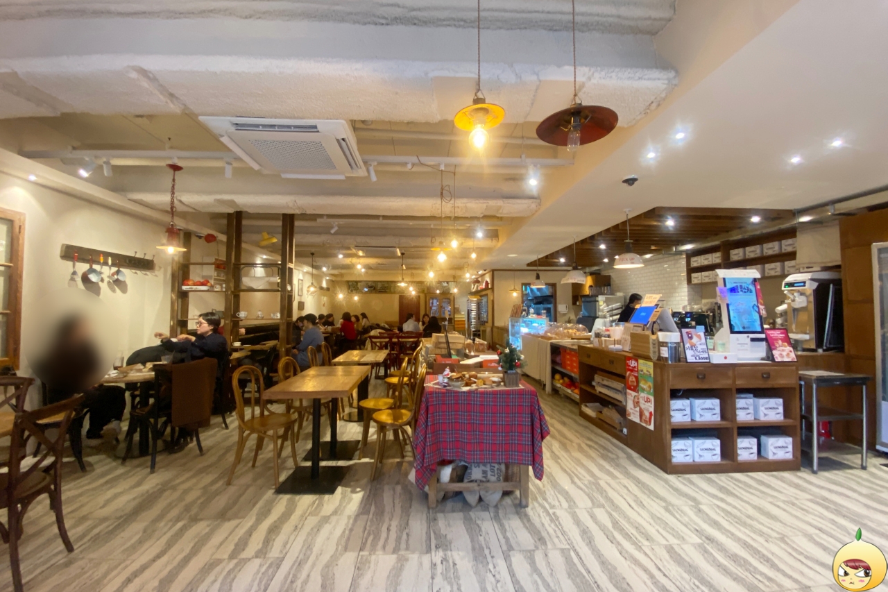 사과당 베이커리랩 내부