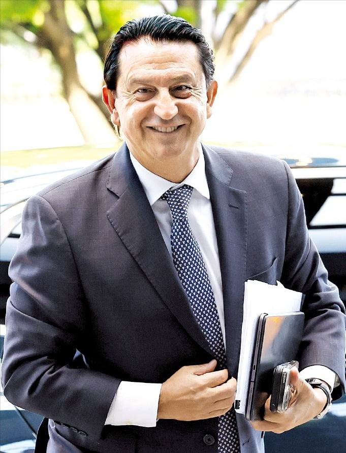 호세 무뇨스 첫 외국인 CEO