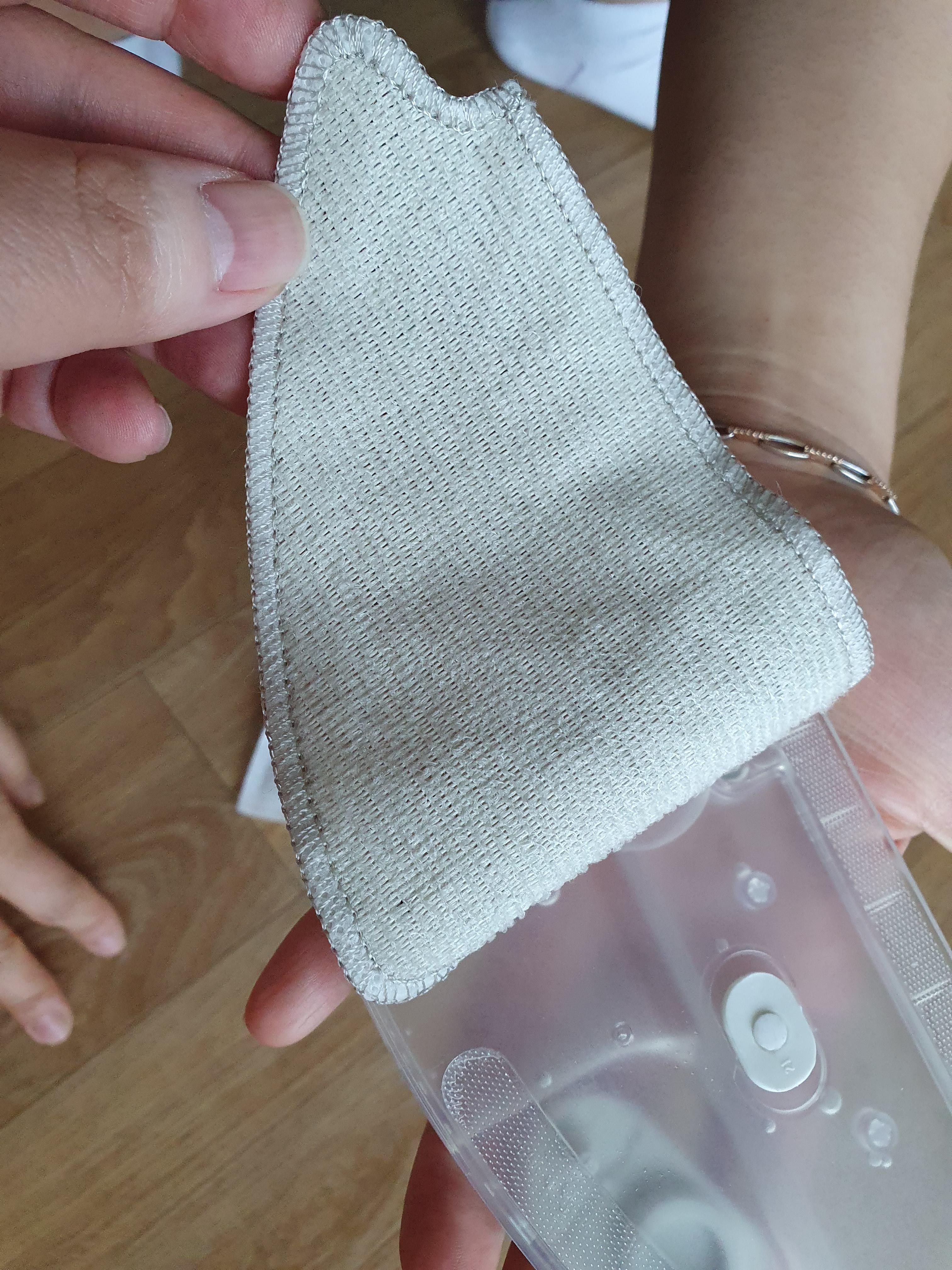 레노버 로봇청소기 T1S PRO 호환용 물걸레 오른쪽 1줄이 튀어 나온다.