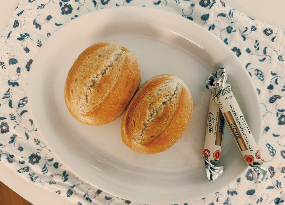 프렌치롤 + 라 코니에뜨 버터, 집에서 즐기는 작은 프렌치 브런치